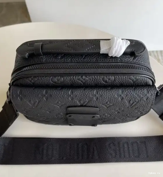 LOUIS S MESSENGER VUITTON LOCK 0605